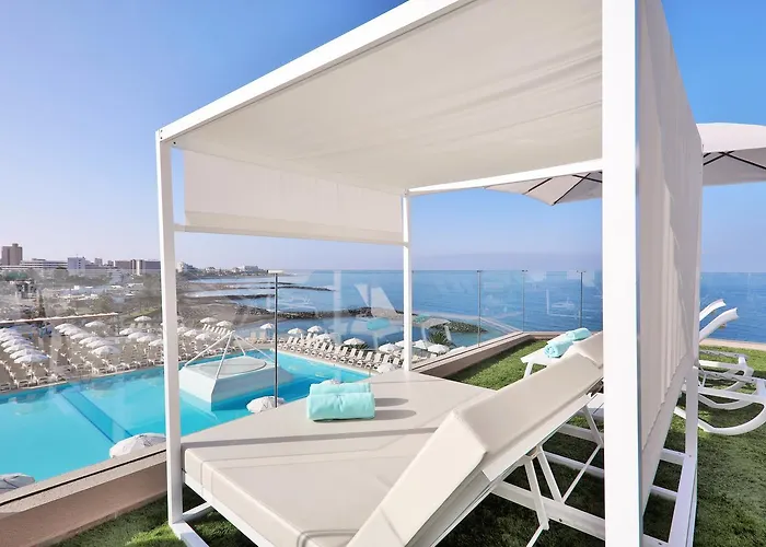 Iberostar Waves Bouganville Playa מלון